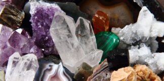 Cristale: Descoperă Magia Mineralelor la MineralShop