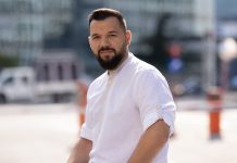 Compari.ro: datele arată că românii au intrat în modul de vacanță – produsele asociate călătoriilor și categoriile dedicate timpului liber sunt în creștere