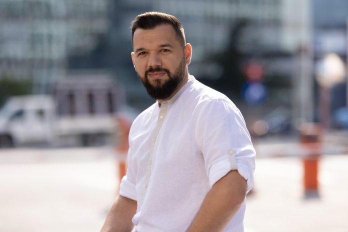 Sorin-Adrian Dochian, Country Manager Compari.ro