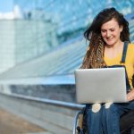 La un an de la aplicarea legislatiei europene privind accesibilitatea digitala, 9 din 10 companii analizate de Wawsome nu au site-uri accesibile