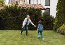 Cum alegi gazonul artificial decorativ în funcție de aspectul pe care vrei să îl obții